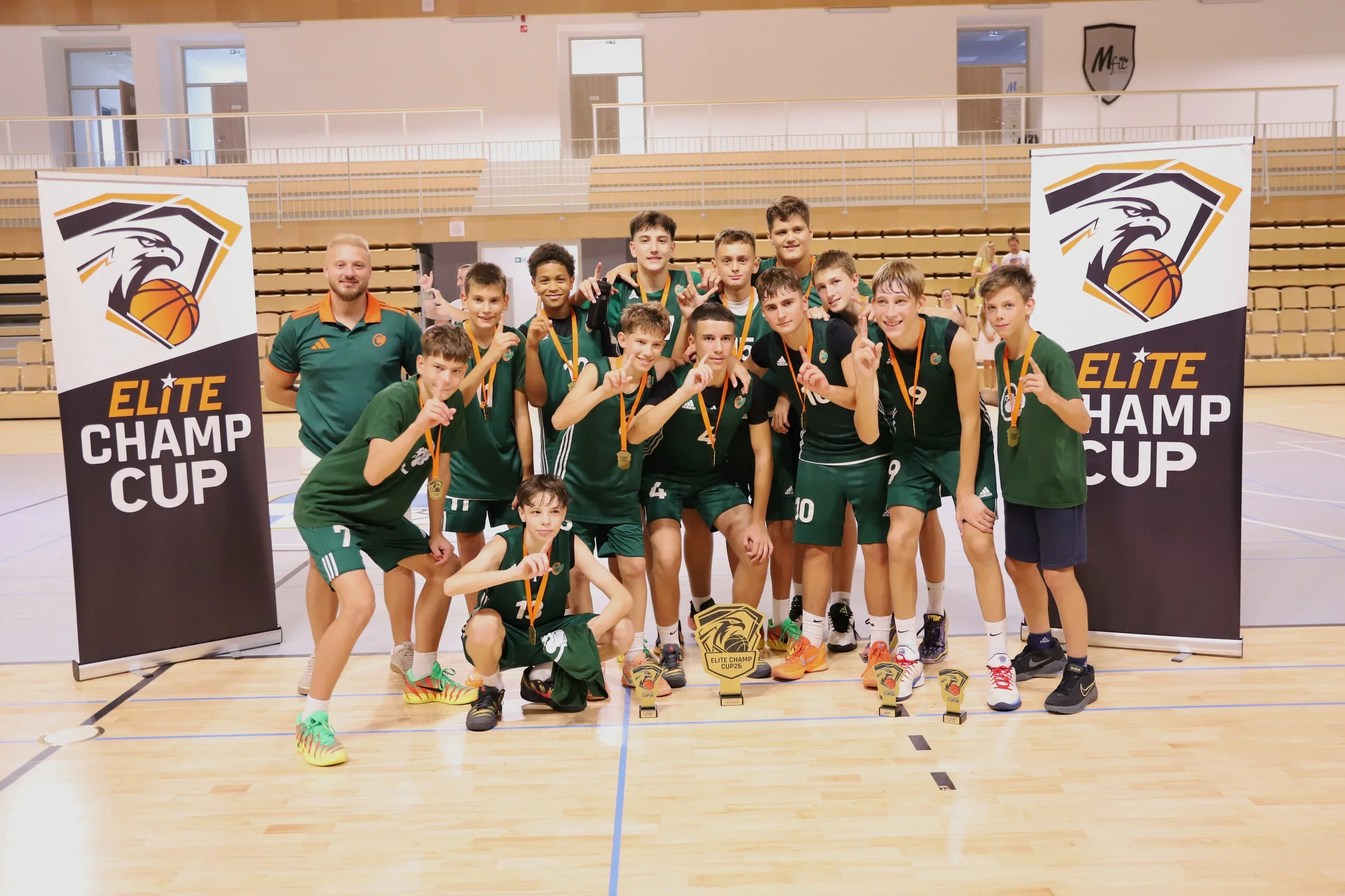 Zmagovalna ekipa Elite Champ Cupa U14 z medaljami, september 2026