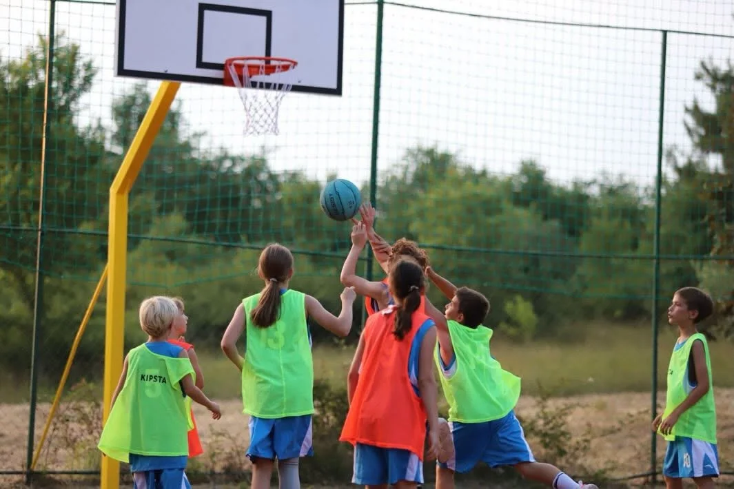 Skok za žogo pod košem, Elite Summer Camp Poreč 2026