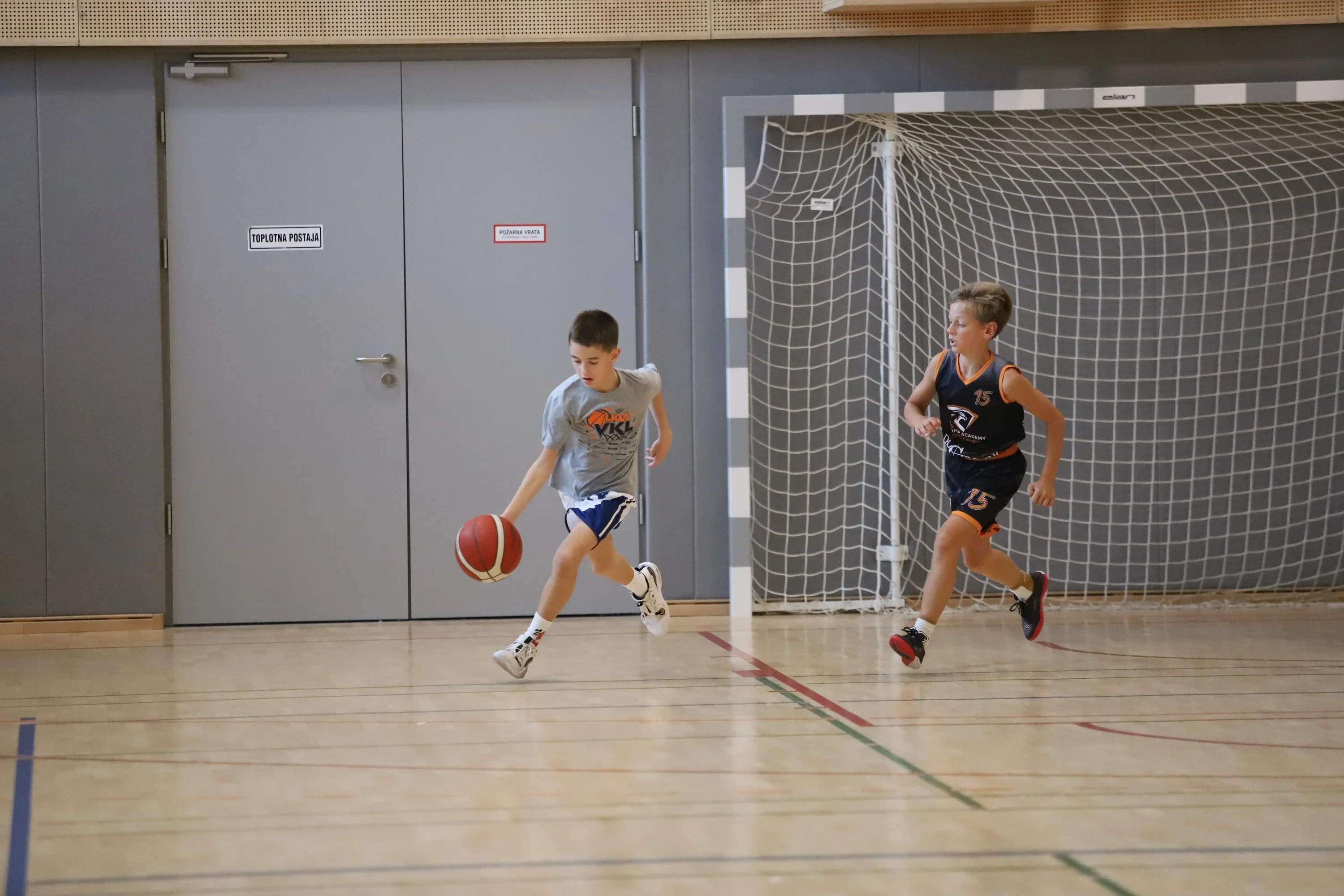 Met na koš na tekmi U10 v VKL